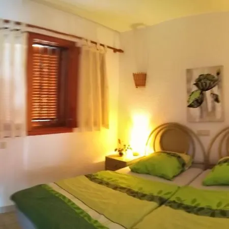 Mit Sonnenterrasse Und Panorama - Meerblick, 5 Min. Von Hafen + Apartman *